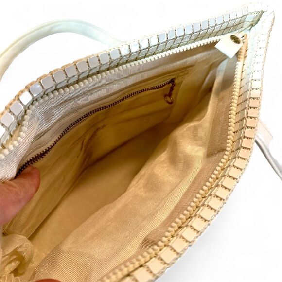 1960s Lumured Creamy White Tote Bag, Tile Mesh Zipper Closure double Handles - Picture 12 of 14